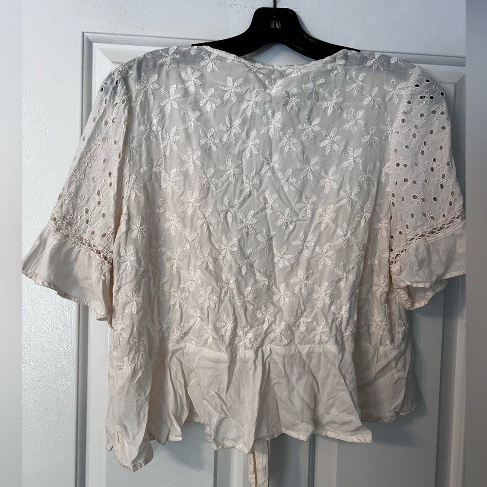 American Eagle Outfitters Cream Floral Embroidered Blouse - Picture 4 of 4